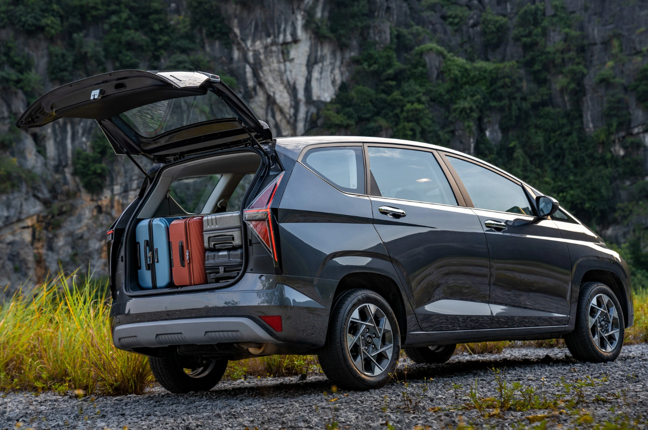 khoang-hanh-ly-stargazer